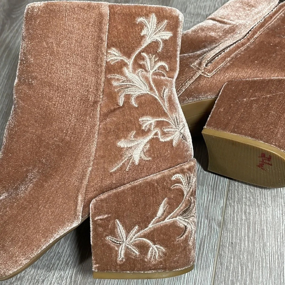 Kenneth Cole Renna Floral Embroidered Velvet Ankle Boots Blush / Dusty Rose 8 - Picture 15 of 15